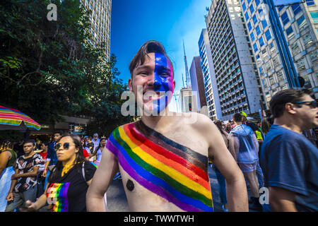 Juni 23, 2019 - SÃ £ £ o Paulo, São Paulo, Brasilien - SÃ £ o Paulo (SP), 23/06/2019 - GAY PRIDE BRASILIEN 2019 - Nachtschwärmer beteiligen sich an der Gay Pride Parade entlang der Avenida Paulista in Sao Paulo, Brasilien, 23. Juni 2019. Credit: Cris Fafa/ZUMA Draht/Alamy leben Nachrichten Stockfoto