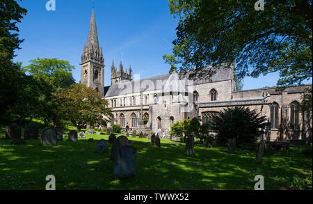 Eine allgemeine Ansicht der Llandaff Cathedral in Cardiff, Wales, UK. Stockfoto