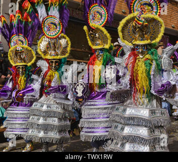 Maskierte Tänzer im Gran Poder Festival, La Paz, Bolivien Stockfoto