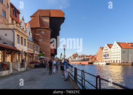 Danzig, Polen - 22. Juni 2019: alte Kran in der Altstadt von Danzig. Die Altstadt ist ein sehr beliebtes Touristenziel in Polen. Europa. Stockfoto