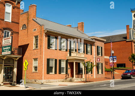 Alexander Hamilton Memorial Free Library, 45 East Main Street, Waynesboro, Pennsylvania Stockfoto