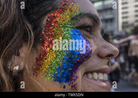 Juni 23, 2019 - SÃ £ £ o Paulo, São Paulo, Brasilien - SÃ £ o Paulo (SP), 23/06/2019 - GAY PRIDE BRASILIEN 2019 - Nachtschwärmer beteiligen sich an der Gay Pride Parade entlang der Avenida Paulista in Sao Paulo, Brasilien, 23. Juni 2019. Credit: Cris Fafa/ZUMA Draht/Alamy leben Nachrichten Stockfoto