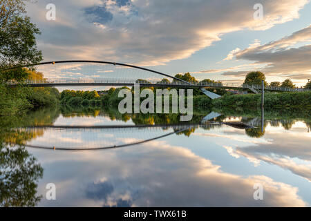 Millennium Bridge, New York bei Sonnenuntergang Stockfoto