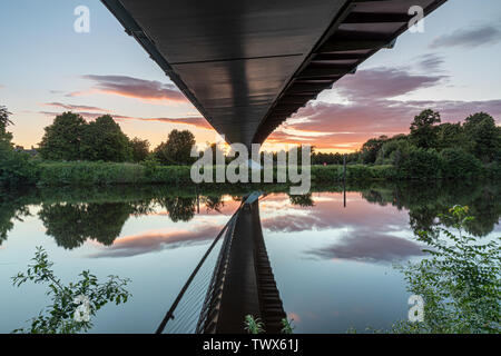 Millennium Bridge, New York bei Sonnenuntergang Stockfoto