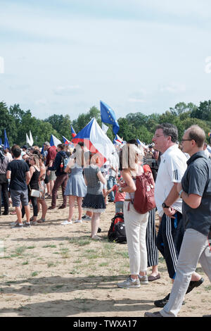 Prag, Tschechische Republik, 23.6.2019, die größte Demonstration seit 1989 auf dem Letna plain in Prag gegen Premier Babis und seine Regierung für die Freiheit Stockfoto