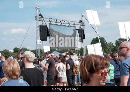 Prag, Tschechische Republik, 23.6.2019, die größte Demonstration seit 1989 auf dem Letna plain in Prag gegen Premier Babis und seine Regierung für die Freiheit Stockfoto