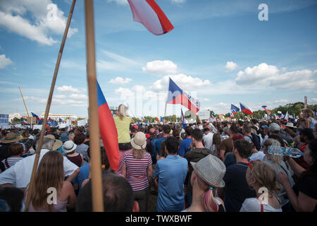 Prag, Tschechische Republik, 23.6.2019, die größte Demonstration seit 1989 auf dem Letna plain in Prag gegen Premier Babis und seine Regierung für die Freiheit Stockfoto