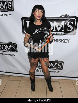 Juni 22, 2019, Glendale, Kalifornien, USA - Jessie Lee besucht Doom Whiskey Verkostung bei Remedy Alkohole in Glendale, Kalifornien. (Bild: © Billy Bennight/ZUMA Draht) Stockfoto