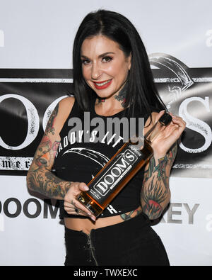 Juni 22, 2019, Glendale, Kalifornien, USA - Joanna Angel besucht Doom Whiskey Verkostung bei Remedy Alkohole in Glendale, Kalifornien. (Bild: © Billy Bennight/ZUMA Draht) Stockfoto