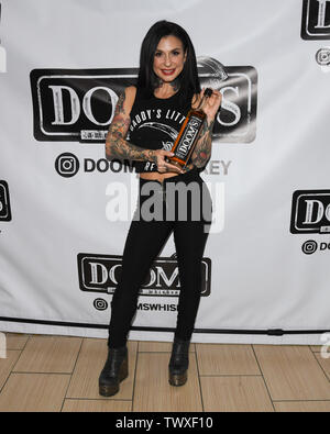 Juni 22, 2019, Glendale, Kalifornien, USA - Joanna Angel besucht Doom Whiskey Verkostung bei Remedy Alkohole in Glendale, Kalifornien. (Bild: © Billy Bennight/ZUMA Draht) Stockfoto