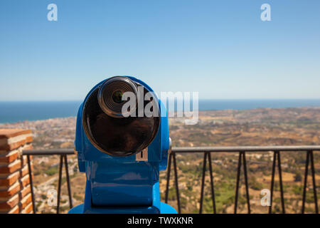Teleskop. Teleskop auf der Aussichtsplattform in Mijas. Stockfoto