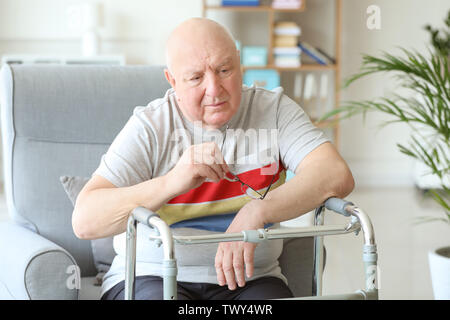 Portrait von traurige ältere Menschen im Pflegeheim Stockfoto