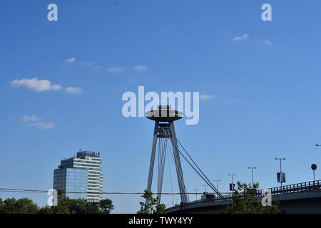 Panorama Foto in die fliegende Untertasse UFO in Bratislava Slowakei konzentrieren Stockfoto