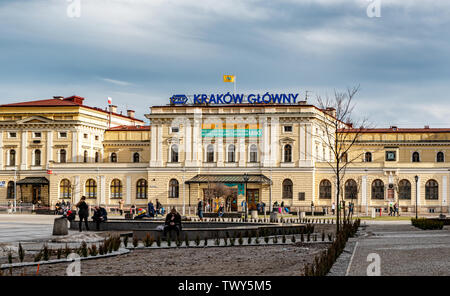 Krakau, Polen - Feb 02, 2019: Blick auf den historischen Hauptbahnhof Gebäude in der Altstadt von Krakau, Polen Stockfoto