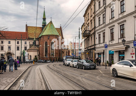 Krakau, Polen - Feb 2, 2019: Blick auf die Straße, die zu der Franziskanerkirche Krakau Polen. Stockfoto