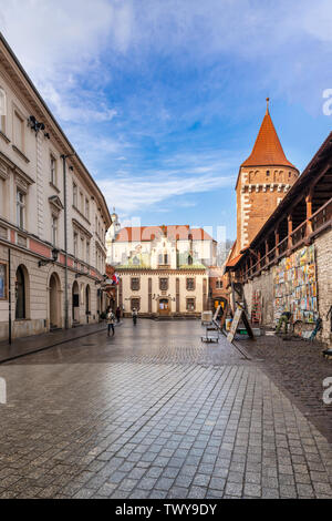 Krakau, Polen - Feb 3, 2019: Blick in die kleine historische Straße in der Altstadt von Krakau, Polen. Stockfoto