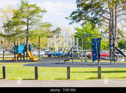 Rotorua, Neuseeland - Oktober 15, 2018: Ein Kinderspielplatz an der Kuirau Park, Neuseeland ist nur Erdwärme öffentlichen Park entfernt. Stockfoto