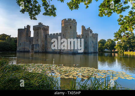 Historic Bodiam Castle und Graben in East Sussex, England Stockfoto