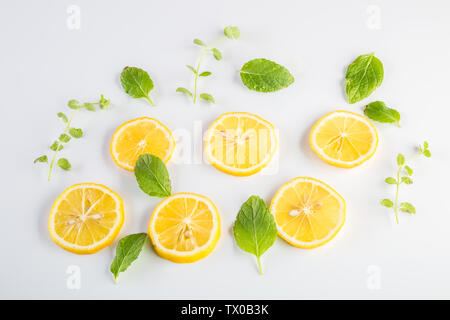 Frische Zitrone und Minze Stockfoto