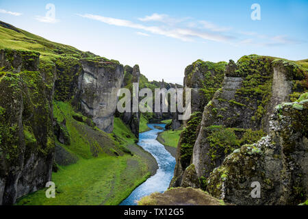 Im südlichen Island Schock schöne Fjadrargljufur Canyon und Blick auf das Tal Stockfoto