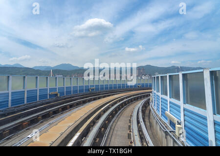 Taipei Songshan Airport. Blick von der MRT Wenhu Linie Fahrgastraum Stockfoto