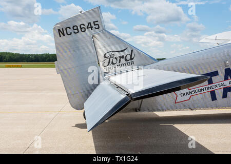 Ford Trimotor Flugzeug besuchen Südostiowa regionalen Flughafen in Burlington, Iowa, USA Stockfoto