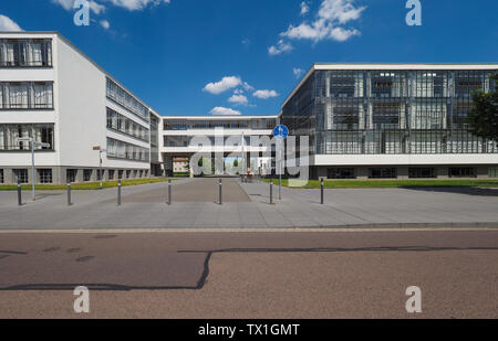 DESSAU, Deutschland - ca. Juni 2019: Das Bauhaus kunst schule ikonischen Gebäude von Architekt Walter Gropius 1925 entworfen Stockfoto