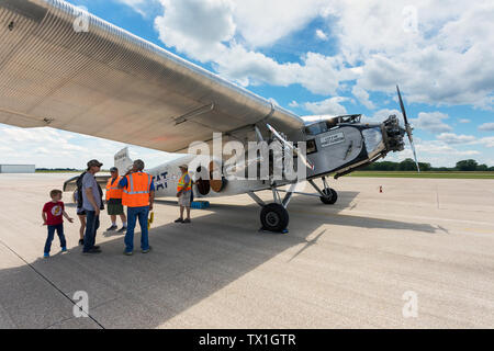 Ford Trimotor Flugzeug besuchen Südostiowa regionalen Flughafen in Burlington, Iowa, USA Stockfoto