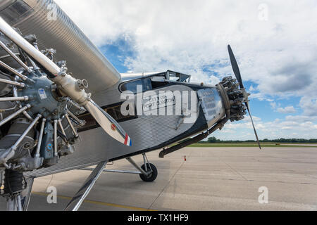 Ford Trimotor Flugzeug besuchen Südostiowa regionalen Flughafen in Burlington, Iowa, USA Stockfoto