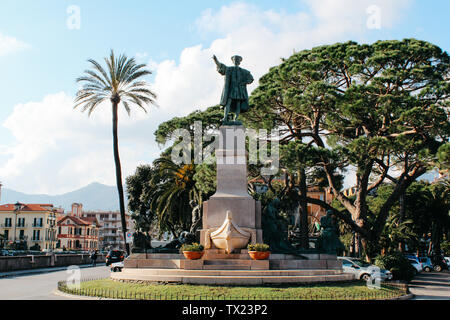 Rapallo, Italien - 03 27 2013: Sehenswürdigkeiten, mit Blick auf die Straßen von Rapallo. Stockfoto