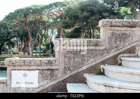 Rapallo, Italien - 03 27 2013: Sehenswürdigkeiten, mit Blick auf die Straßen von Rapallo. Stockfoto