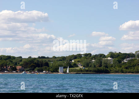 Den Solent Wasser von der Isle of Wight, Großbritannien fotografiert. Stockfoto