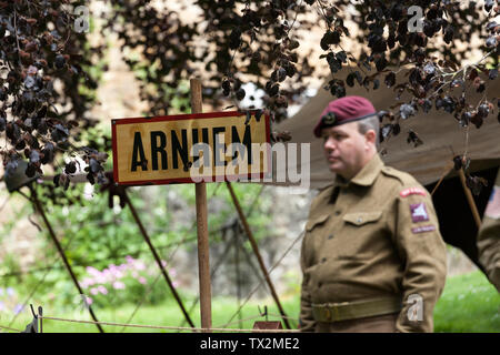 Oxfordshire und Buckinghamshire Airborne Soldat Neben einem Arnhem unterzeichnen, Barnard Castle, 1940 Wochenende 2019. Stockfoto