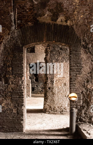 Rom. Italien. Insula dell'Ara Coeli, Reste eines römischen Wohnhauses aus dem 2. Jahrhundert n. Chr., Innenansicht der dritten Etage. Stockfoto