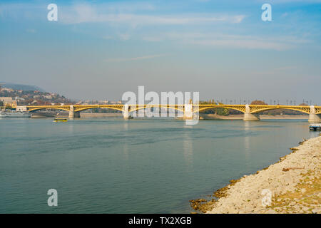 Morgen Ansicht der Margaret Brücke und die Donau in Budapest, Ungarn Stockfoto