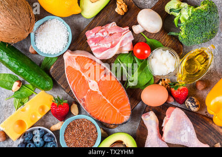 Gesunde Low Carbs Produkte. Ketogenic keto Diät Konzept. Ansicht von oben Stockfoto
