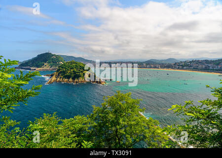 Luftaufnahme von San Sebastian oder Donostia mit Strand La Concha in einem schönen Sommertag, Baskenland, Spanien Stockfoto