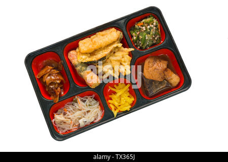 Japan Food eingestellt von Zwiebel verzetteln und andere in einer Box auf Weiß/Japan Food isoliert (Bento). Stockfoto