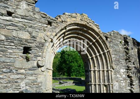 Romanischer Torbogen am Strata Florida Ciistercian Abtei Kloster Abati Ystrad Fflur Pontrhydfendigaid Tregaron Cambrian Mountains Wales Cymru GROSSBRITANNIEN Stockfoto