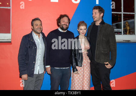 Komponist, James Edward Barker, Produzent, Tom Nash, Schauspielerin, Eleanor Worthington-Cox und Direktor, William McGregor, ein Foto für die UK Film Premiere von Gwen, bei Filmhouse, Edinburgh, Schottland. Gwen ist Autor und Regisseur William McGregor die Debüt-Funktion und die 'strotzt vor Spannung und Furcht, mit eindrucksvollen Leistungen und einen angenehmen Gefühl des Makabren." Dieses Screening ist Teil der besten britischen Strand an der Edinburgh International Film Festival 2019 (EIFF), d.h. bis zum 30. Juni. Stockfoto