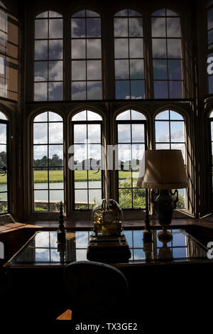 Leeds Castle in der Nähe von Maidstone in Kent, England, UK. Elegant im zwanzigsten Jahrhundert als Herrenhaus von Oliven, Lady Baillie wiederhergestellt. Stockfoto