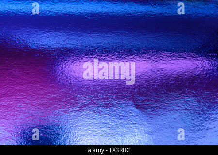 Blau glänzende Folie Textur als abstrakt Hintergrund Stockfoto