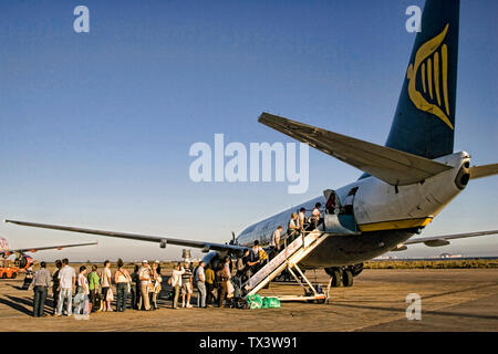 Fluggästen Ryanair Flugzeug Murcia Spanien Stockfoto