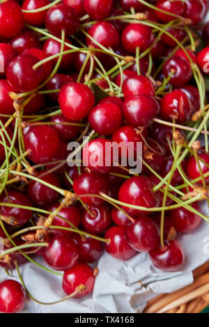 Kirschen in der Mercado dos Lavradores, Markt der Landwirte, Funchal, Madeira, Portugal Stockfoto