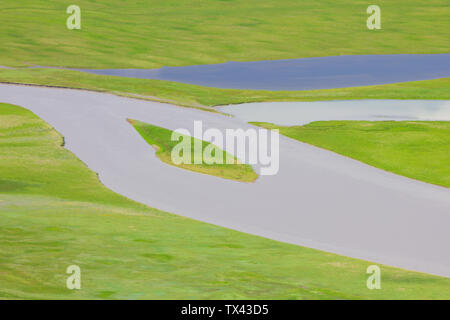 Im Sommer ist die Kaidu Fluss auf der Bayinbrook prairie fließt leise. Stockfoto
