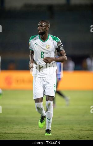 Kairo, Ägypten - 23. Juni: cheikhou Kouyaté von Senegal während der 2019 Afrika Cup Gruppe C Match zwischen Senegal und Tansania am 30. Juni Stadion am 23. Juni 2019 in Kairo, Ägypten. (Foto von Sebastian Frej/MB Medien) Stockfoto