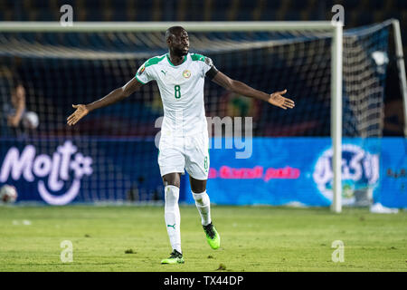 Kairo, Ägypten - 23. Juni: cheikhou Kouyaté von Senegal während der 2019 Afrika Cup Gruppe C Match zwischen Senegal und Tansania am 30. Juni Stadion am 23. Juni 2019 in Kairo, Ägypten. (Foto von Sebastian Frej/MB Medien) Stockfoto