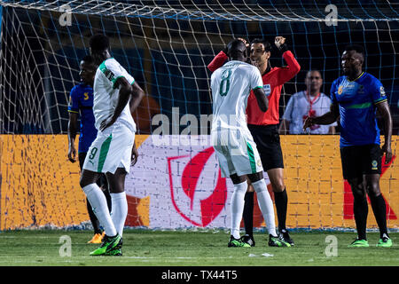 Kairo, Ägypten - 23. Juni: cheikhou Kouyaté von Senegal während der 2019 Afrika Cup Gruppe C Match zwischen Senegal und Tansania am 30. Juni Stadion am 23. Juni 2019 in Kairo, Ägypten. (Foto von Sebastian Frej/MB Medien) Stockfoto