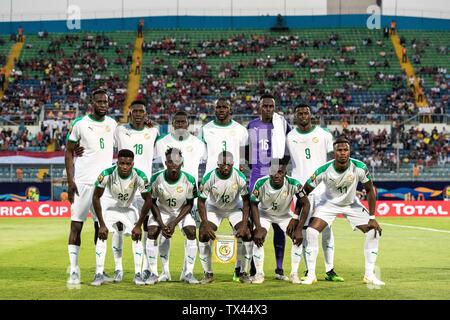 Kairo, Ägypten - 23. Juni: Senegal nach oben von links: Salif Sané, Ismaila Sarr Mbaye Diagne, Papa Ndiaye, Kalidou Koulibaly, Eduard Mendy, Mbaye Niang, unten von links Moussa Wague, Krepin Diatta, Youssouf Sabaly, Idrissa Gana Gueye, Keita Klingenwechsel, Papa Ndiaye während der 2019 Afrika Cup Gruppe C Match zwischen Senegal und Tansania am 30. Juni Stadion am 23. Juni 2019 in Kairo, Ägypten. (Sebastian Frej/MB Medien) Stockfoto