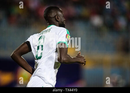 Kairo, Ägypten - 23. Juni: cheikhou Kouyaté von Senegal während der 2019 Afrika Cup Gruppe C Match zwischen Senegal und Tansania am 30. Juni Stadion am 23. Juni 2019 in Kairo, Ägypten. (Foto von Sebastian Frej/MB Medien) Stockfoto